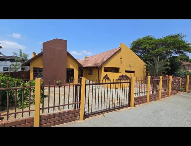5 BEDROOM HOUSE FOR SALE IN LOUIS TRICHARDT